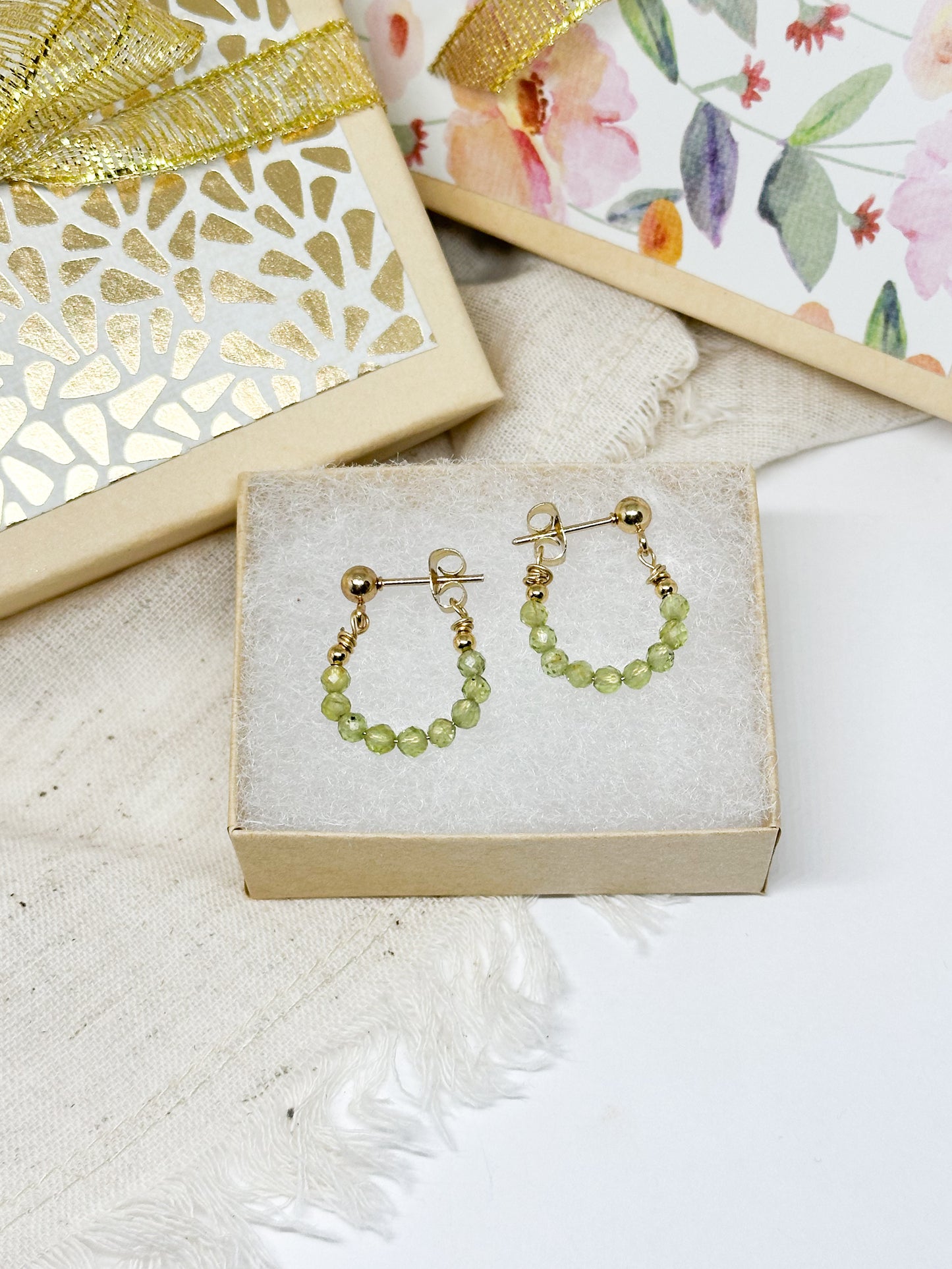 Birthstone hoop earrings August - peridot