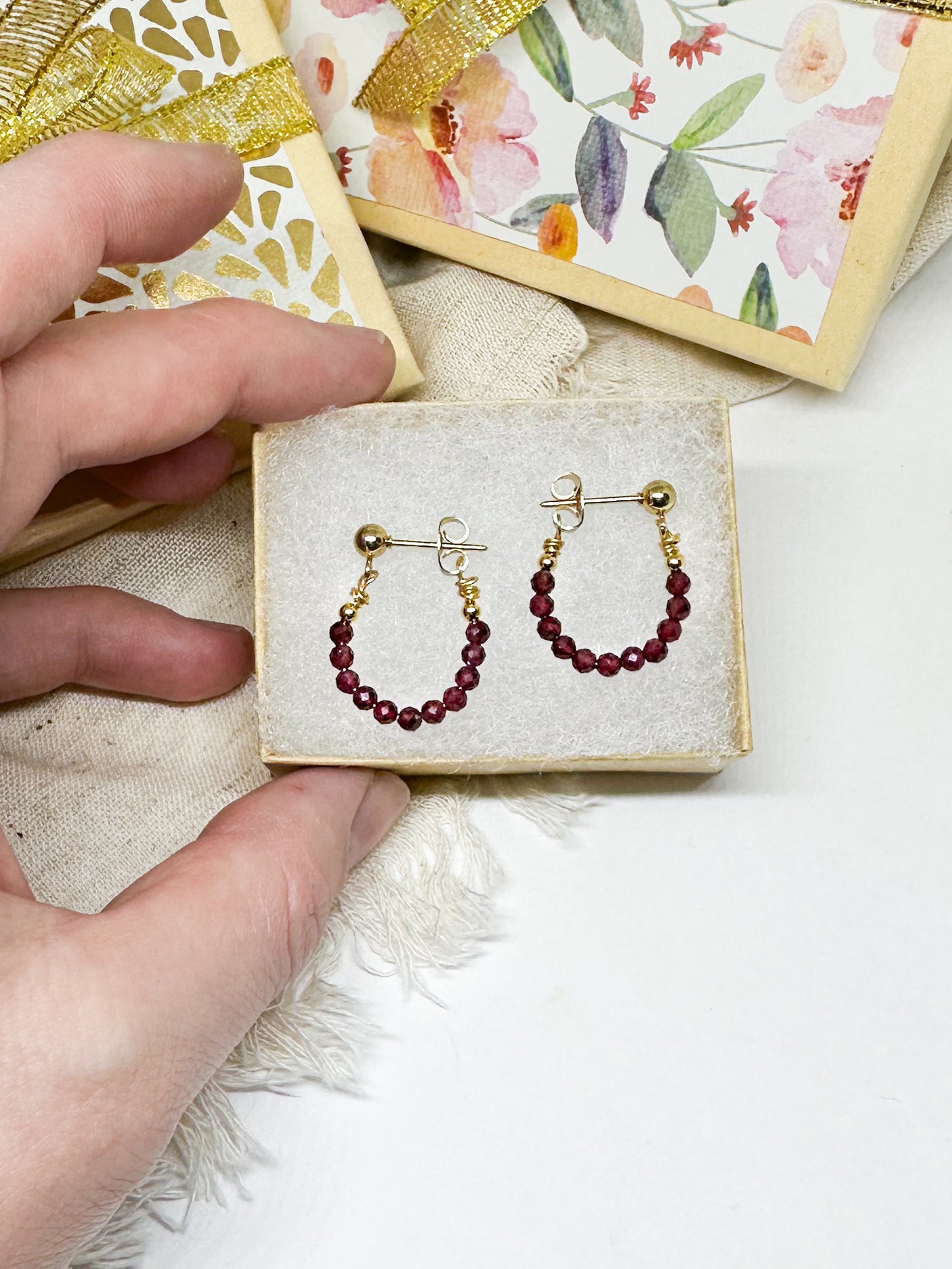 Birthstone hoop earrings January - garnet