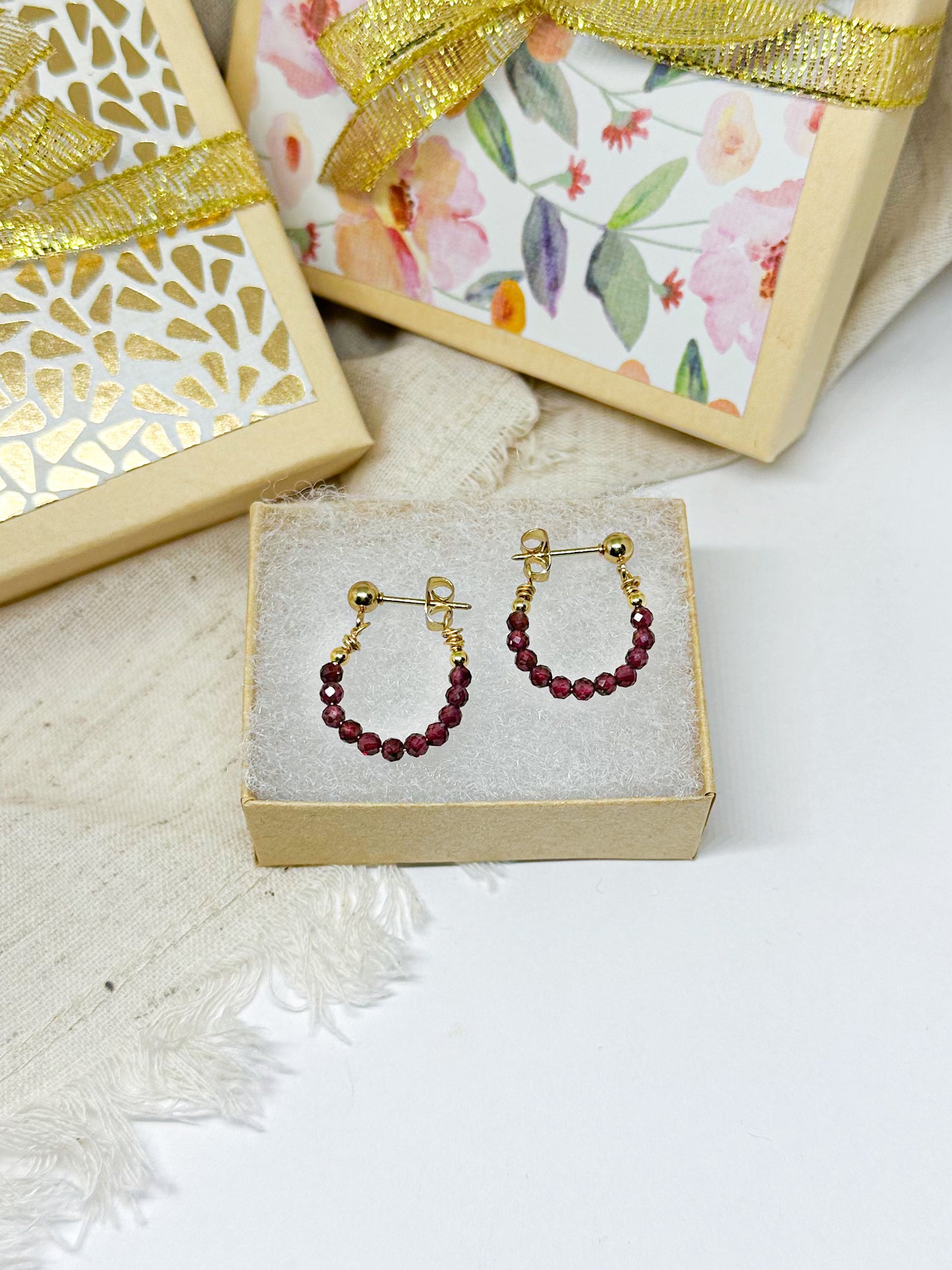 Birthstone hoop earrings January - garnet