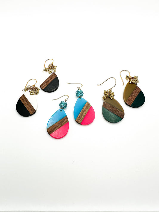 Wood and resin earrings, pink