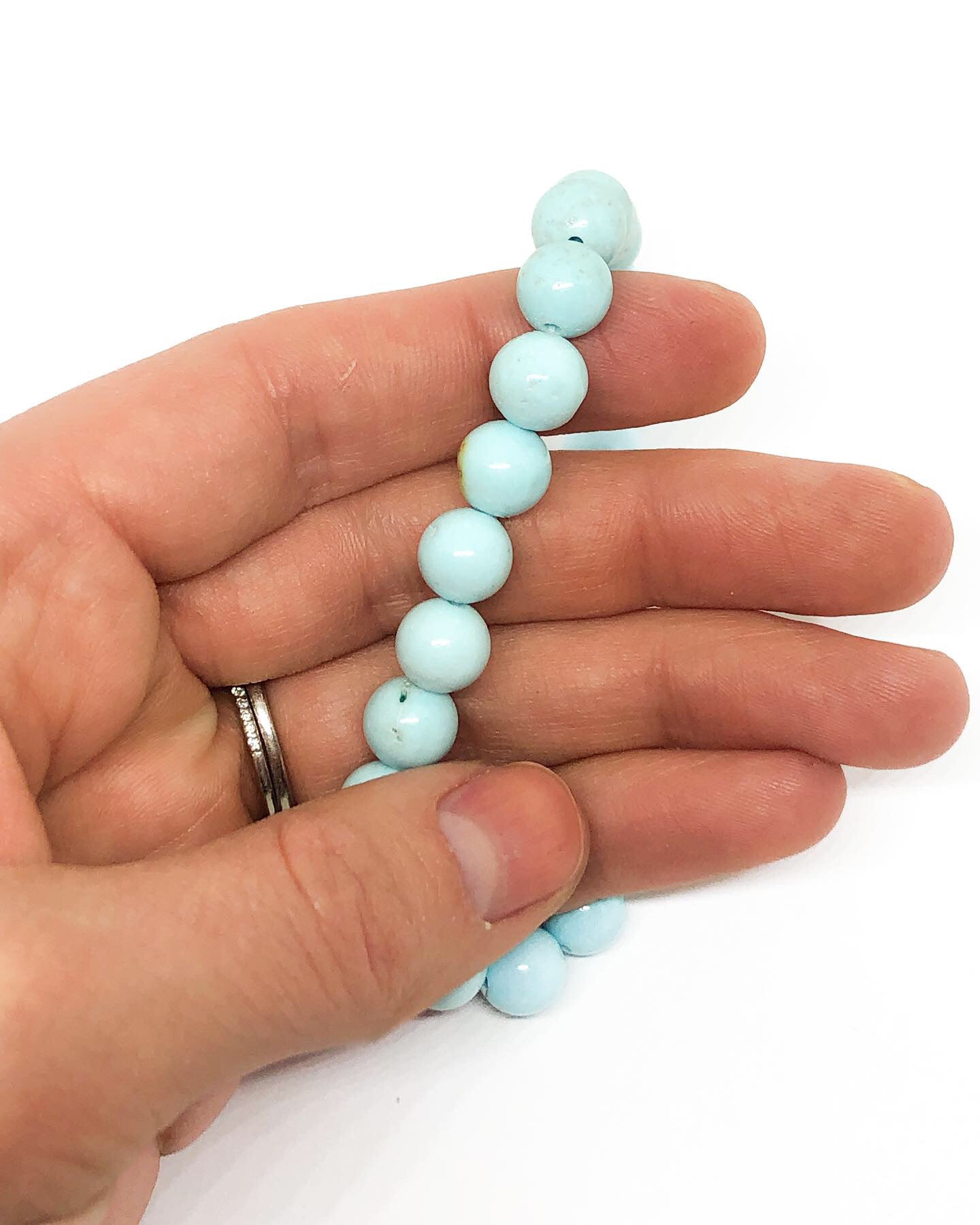 Magnesite beaded bracelet